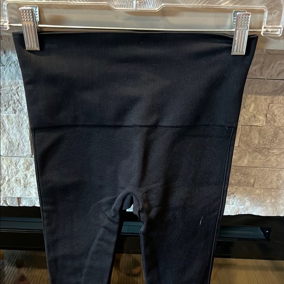 SPANX Black Leggings size XS/TP (3rd of 4) - Picture 5 of 10